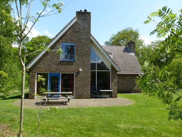 9-Persoons Vakantiehuis type B in Assen Drenthe - rentatentnederland.nl
