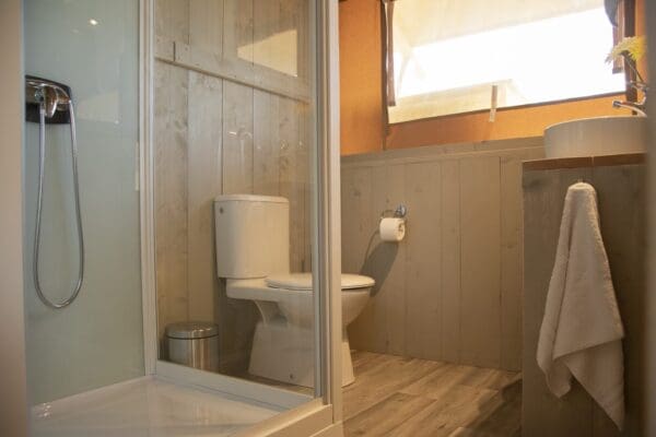 Comfort safaritent 6 persoons in Rheeze Nederland - Afbeelding 5