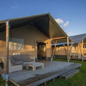Comfort safaritent 6 persoons in Rheeze Overijssel - rentatentnederland.nl