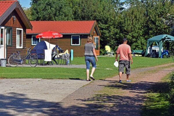 Camping De Blikvaart in Sint Annaparochie Friesland - Afbeelding 2