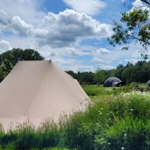 Fijne kampeerplek en glamping tenten op kleinschalige camping in de Achterhoek. Ruurlo