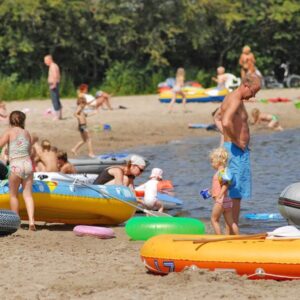 Vakantiepark Bergumermeer in YES true - rentatentnederland.nl