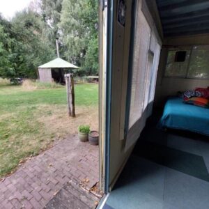 Back-to-basic kamperen met sauna in onze achtertuin dichtbij de Biesbosch. DEN HOUT NB