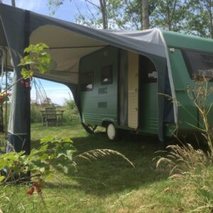 Ecologisch kamperen in een voedselbos. Ritthem