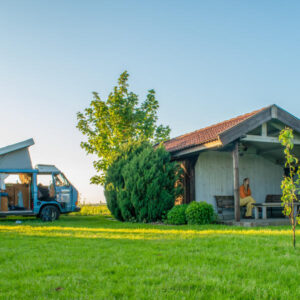 Grote tuin midden in de weilanden vlakbij Sneek. Tirns