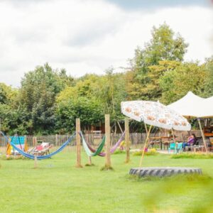 Kleine sfeervolle camping met alpaca's. Paasloo