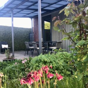 Mini campingplekje in Tuin Engelwortel. Kleine Huisjes