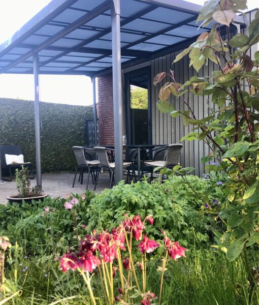 Mini campingplekje in Tuin Engelwortel. Kleine Huisjes