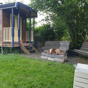 Natuurcamping met prachtig uitzicht op natuurreservaat. Leerdam