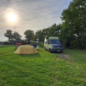 Tussen de greidevogels: minicamping in Wommels. Wommels