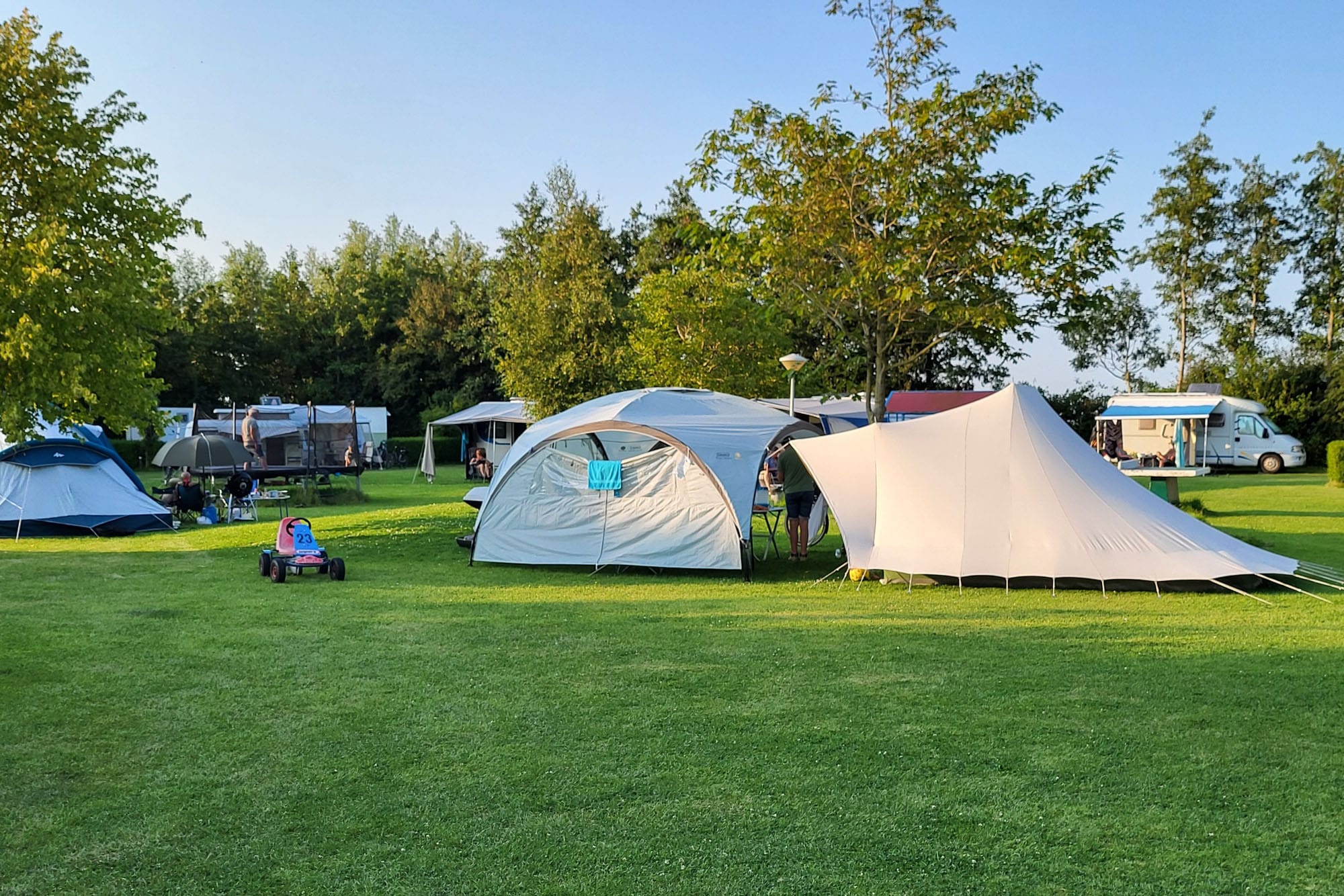 Camping Het Twiskerveld in Twisk Noord-Holland - Afbeelding 2