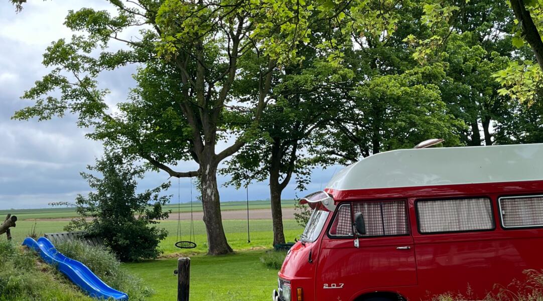 Boerencamping met bos- en waterzicht