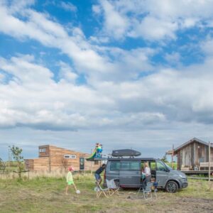 Circulaire minicamping in de Noord-Hollandse polder. Beverwijk