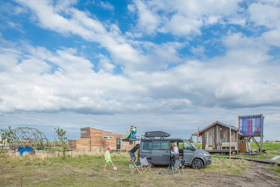 Circulaire minicamping in de Noord-Hollandse polder. Beverwijk