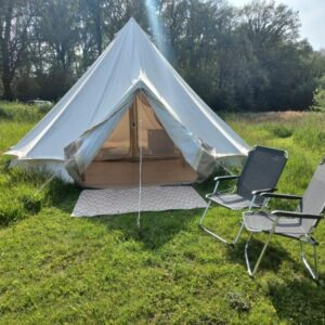 Kampeerplaats in het bos