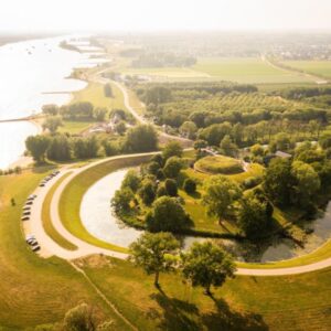 Kampeerplaats met uitzicht over de rivier