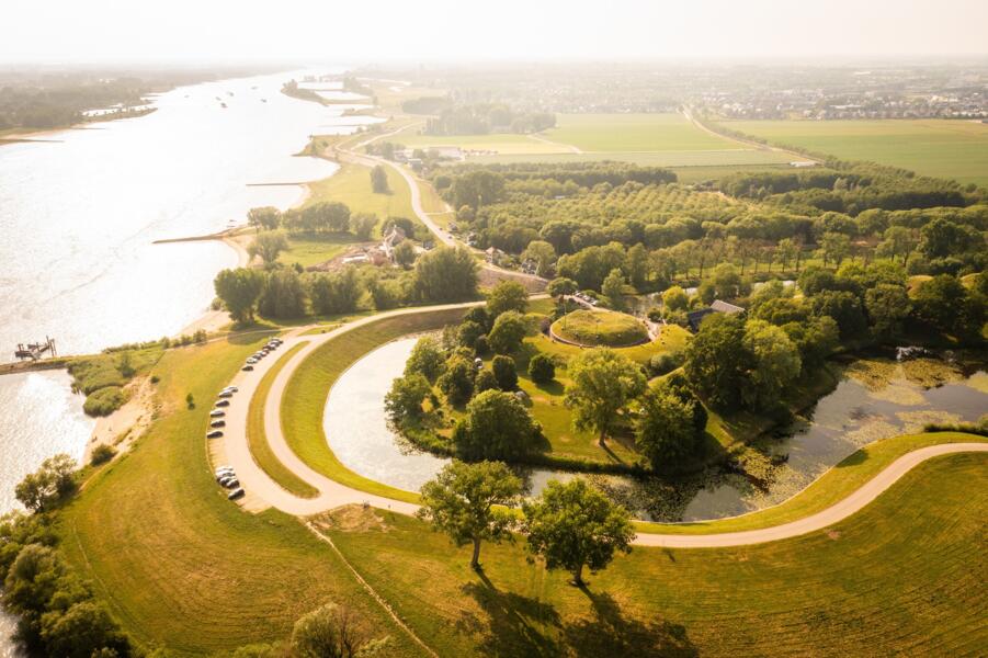 Kampeerplaats met uitzicht over de rivier