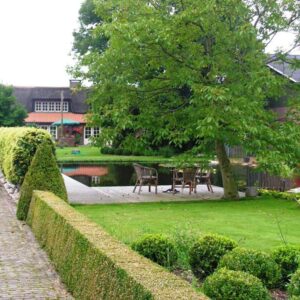 Natuurhuisje of tent in het groen