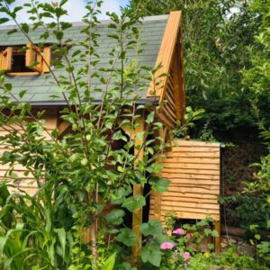 Oase van rust in permacultuur tuin dichtbij Amsterdam. Sassenheim