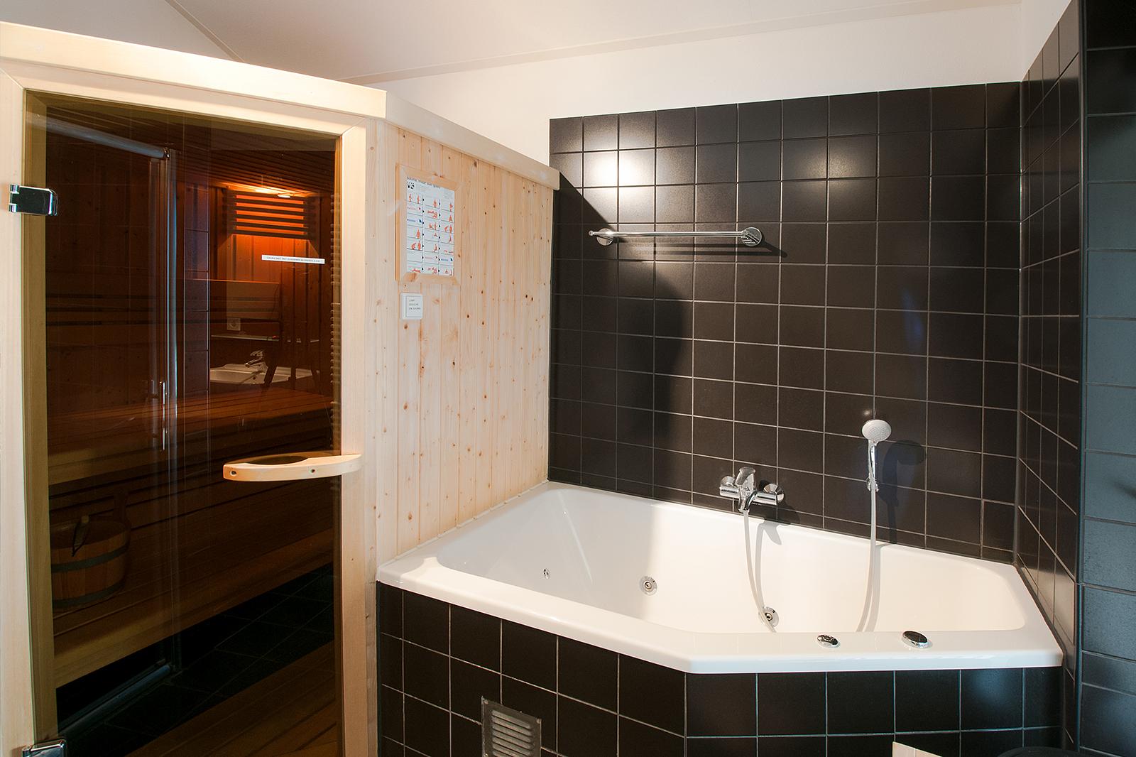 Villa Oesterdam Wellness | 6 personen in Tholen Zeeland - Afbeelding 12